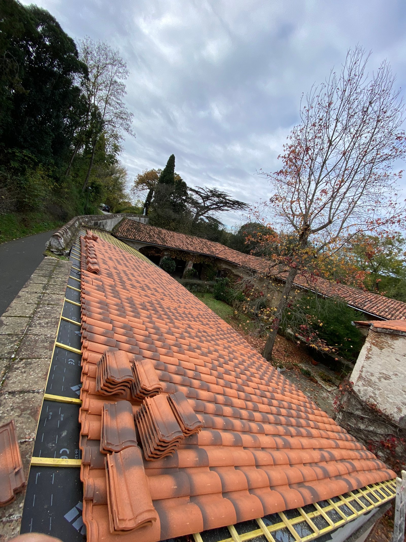 Avant réfection toiture tuiles